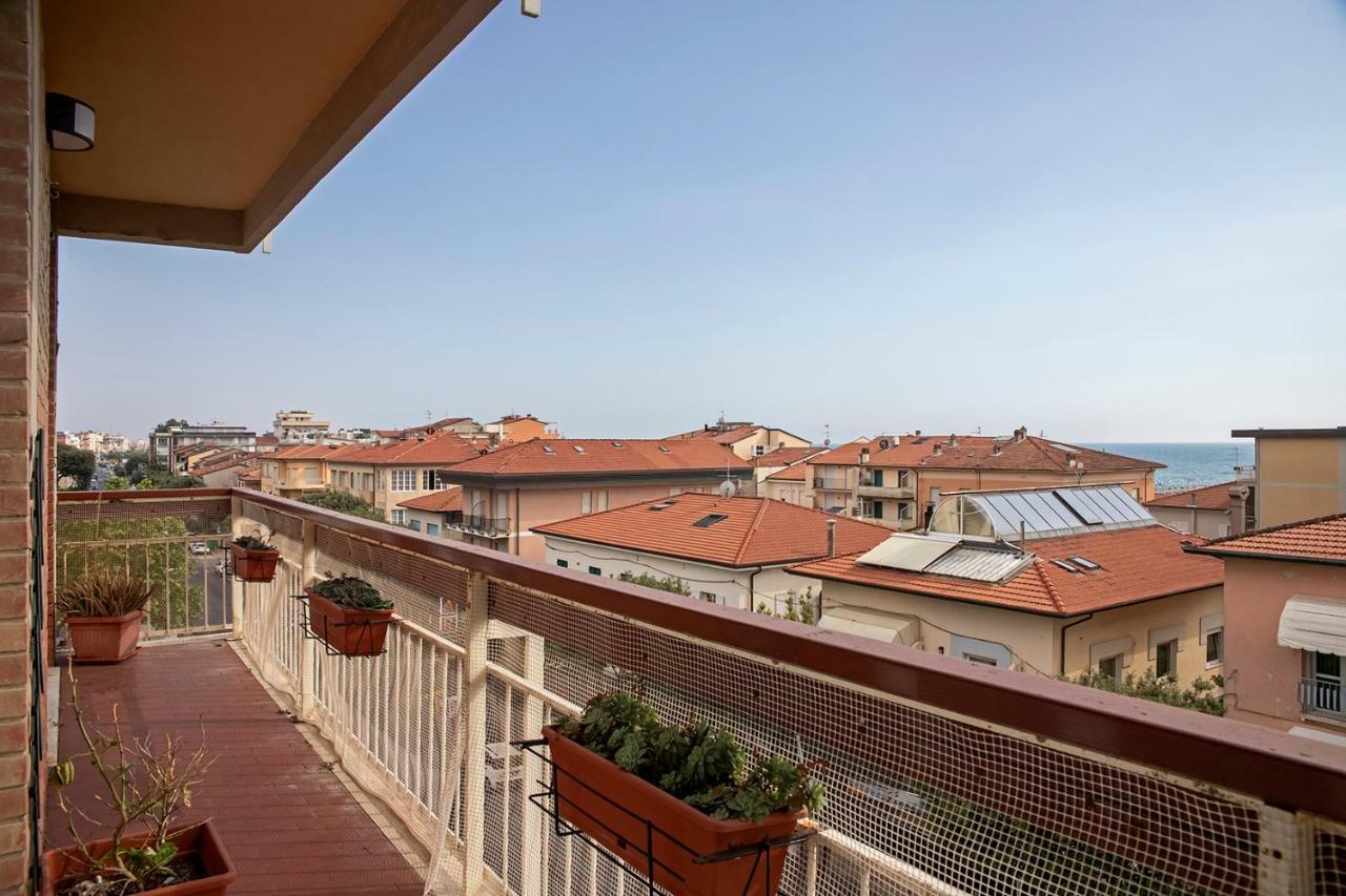 Appartamento Alex Vista Mare Camaiore Bagian luar foto